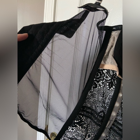 Victoria’s Secret Black Lacy Corset - Picture 7 of 7